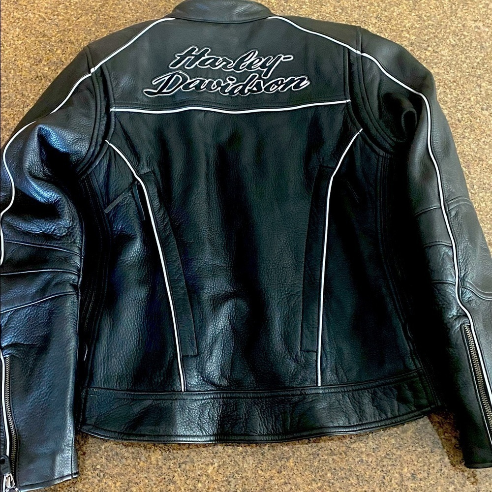 Harley Davidson Women’s leather Jacket w Zip liner​​​​​​​​​